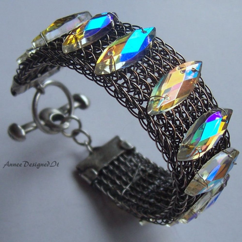 Hand Designed - Exquisite Vintage Crochet Crystal Bracelet - Picture 5 of 8